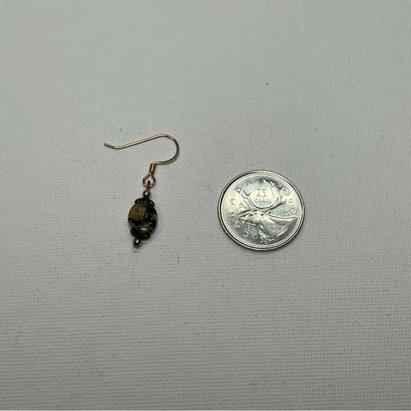 Vintage Brown and White Japanese Glass Pinched Beaded Gold Tone Hook Earrings - Picture 7 of 7